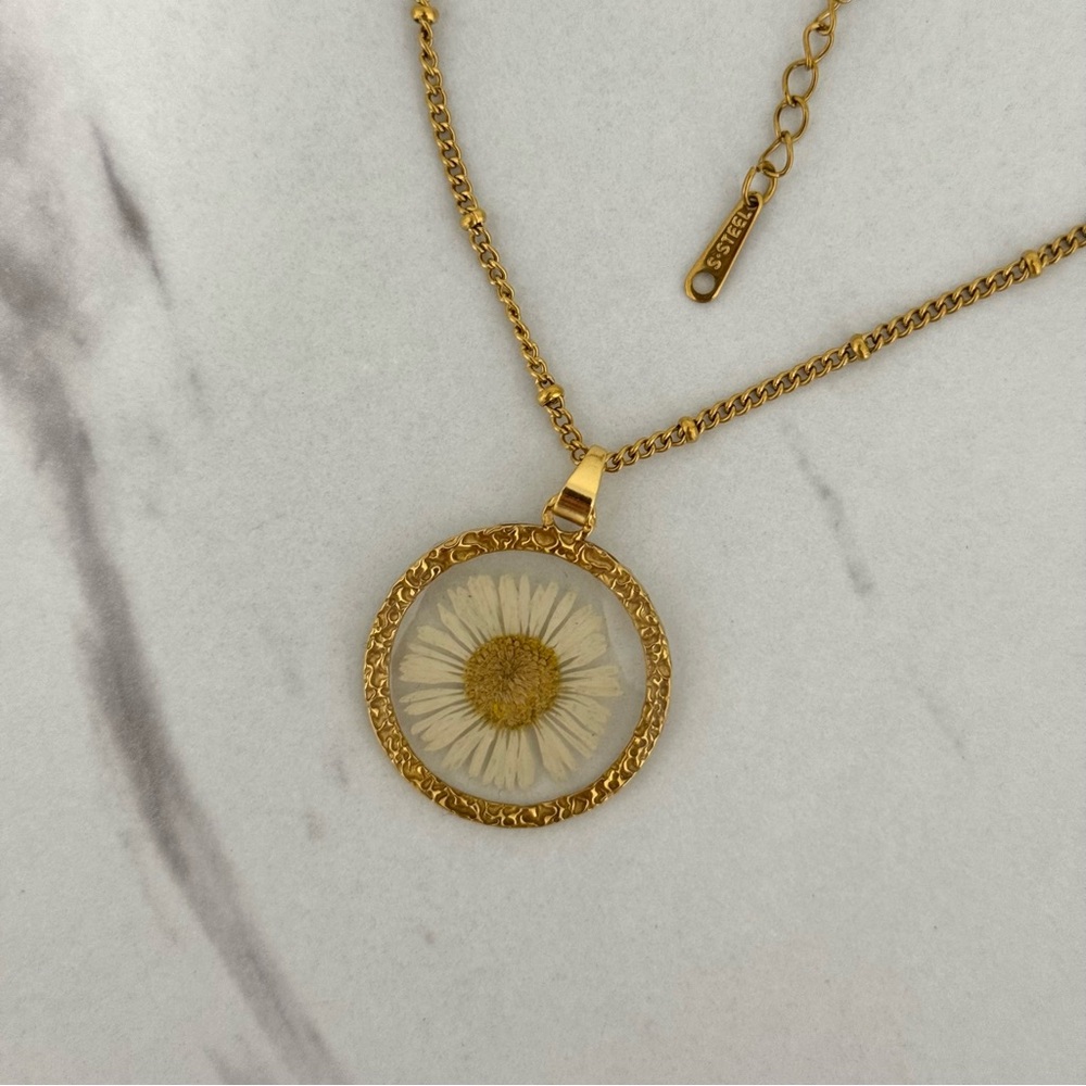 Retro Gold Vintage inspired Women’s‎ Y2K Floral Pendant Necklace - Picture 4 of 4